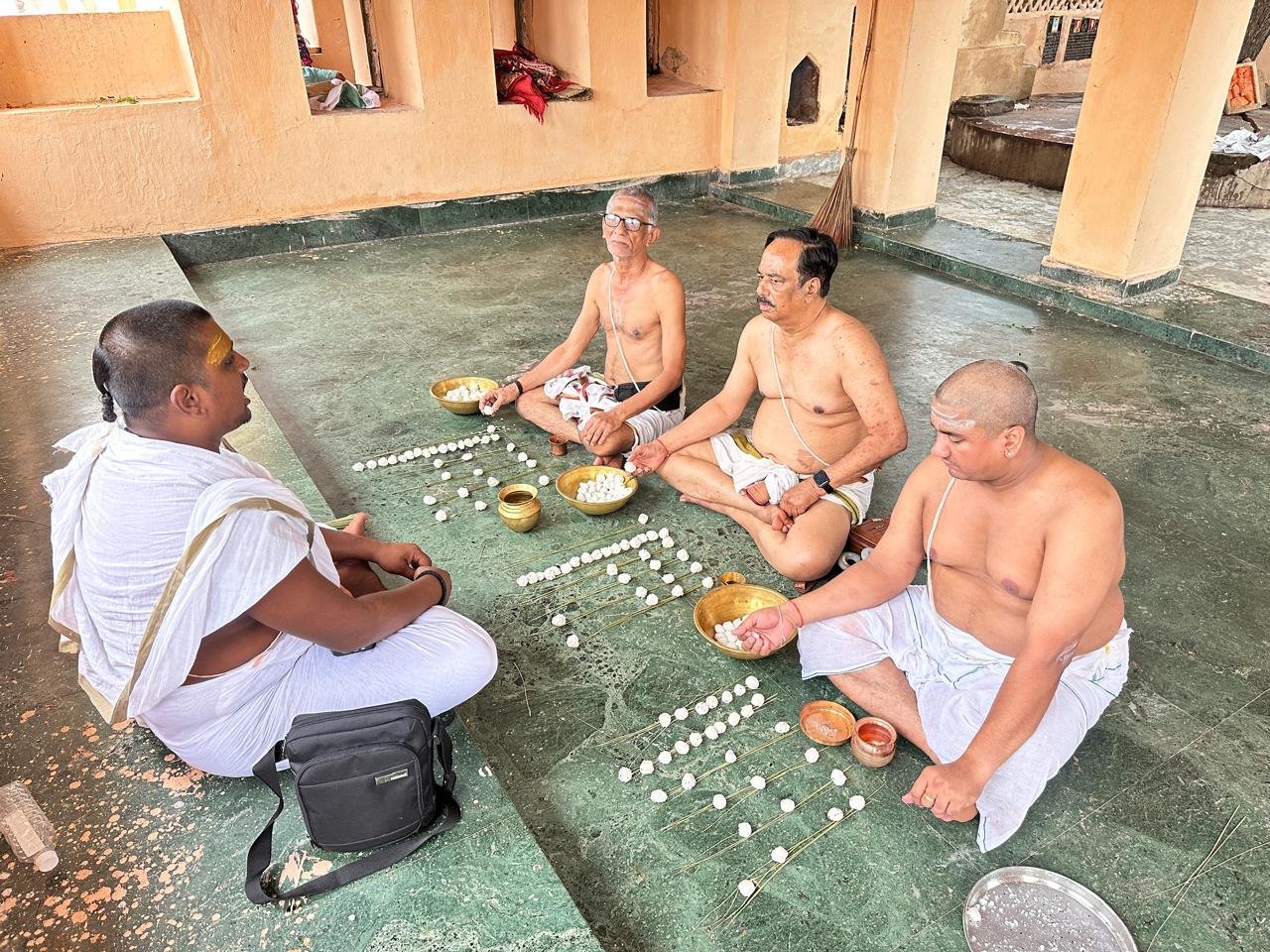 Shraddha ritual performed by a Vedic pandit to honour ancestors