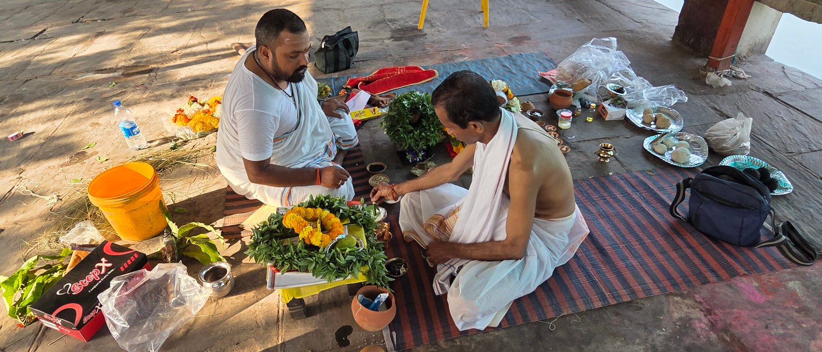 Vedic pandits conducting a traditional Pind Daan ceremony with full samagri