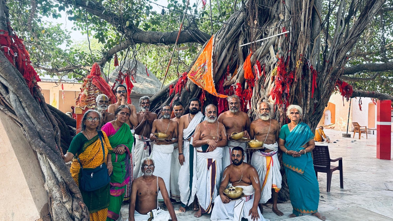 Vedic pandits conducting a traditional Pind Daan ceremony with full samagri